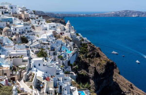 Read more about the article 16 Wonderful Gifts for Someone Traveling to Greece They’ll Really Love